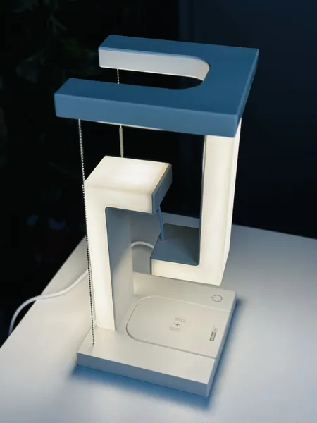 Anti Gravity Desk Lamp ছবি 2 - ElevateMart