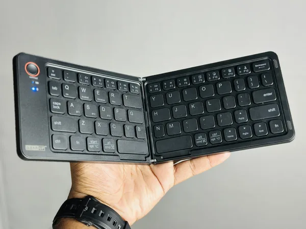 Rechargeable Folding Bluetooth Keyboard ছবি 2 - ElevateMart