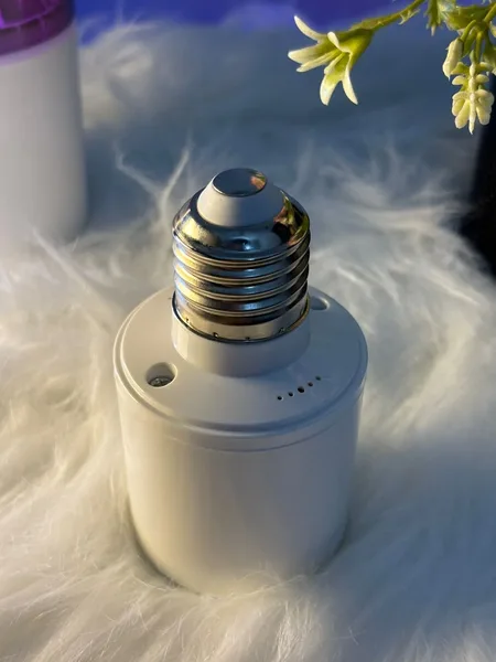 E27 Smart Lamp Holder with Wireless Remote & Timer ছবি 2 - ElevateMart